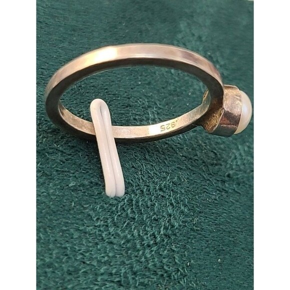 Sterling Silver Pearl Ring Size 7.5 Classic White Gem Minimalist Jewelry - Picture 6 of 7